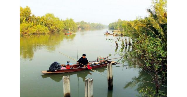 เรียนรู้นิเวศ&prime;ลุ่มน้ำเพชร&prime; ผ่านวิถี&prime;คนตกกุ้ง&prime;บ้านแสมชาย