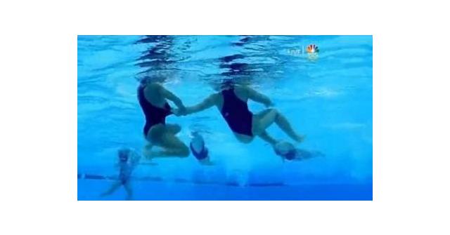 แฟนตะลึง! โปโลสาวมะกันจุกโผล่ระหว่างแข่ง