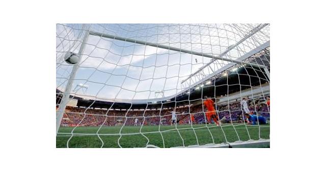 'รุ่งโรจน์ ยงฤทธิ์' ช่างภาพไทยในยูโร 2012